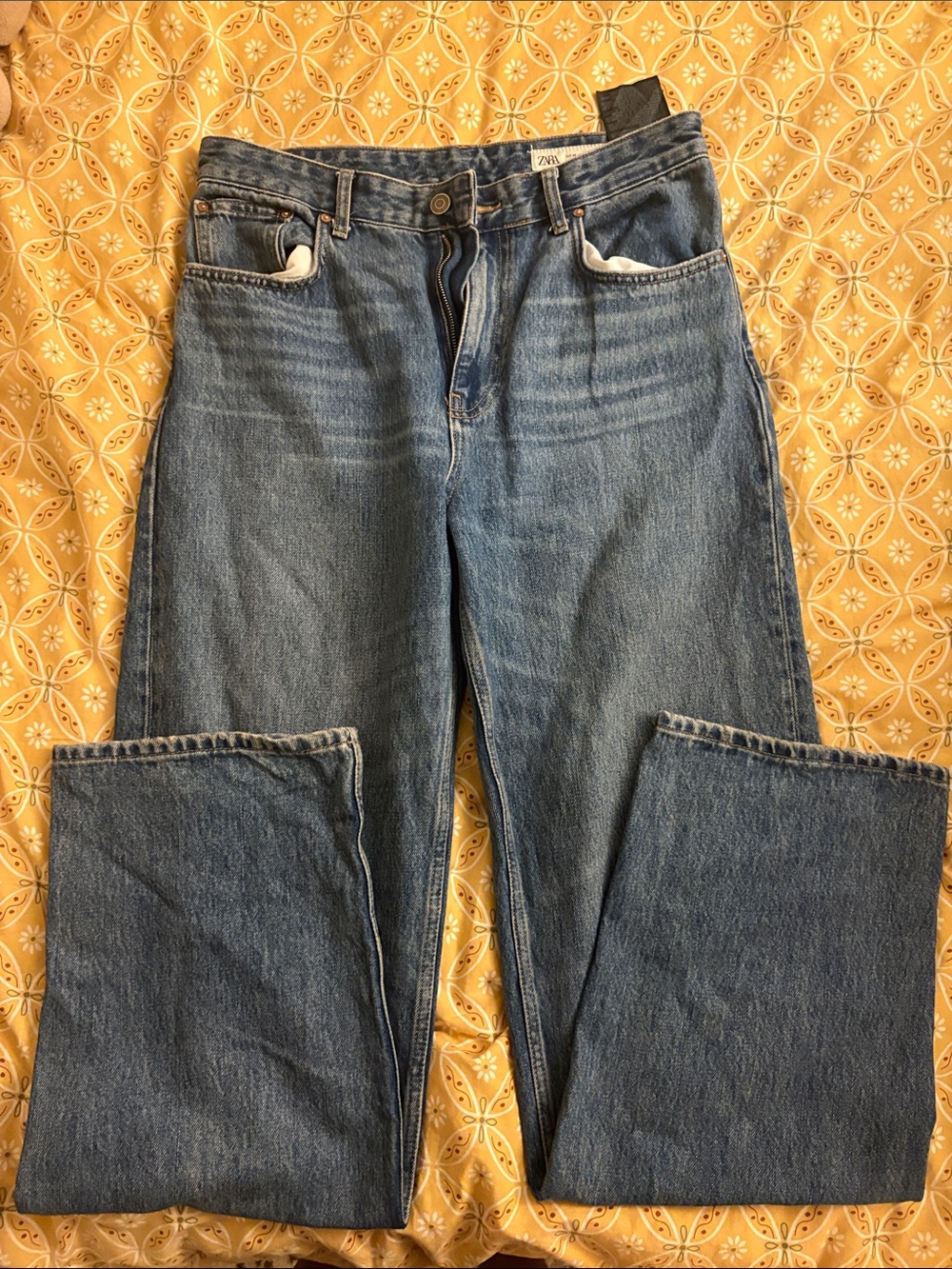 Zara Women's Straight Jeans in Medium Blue Wash
